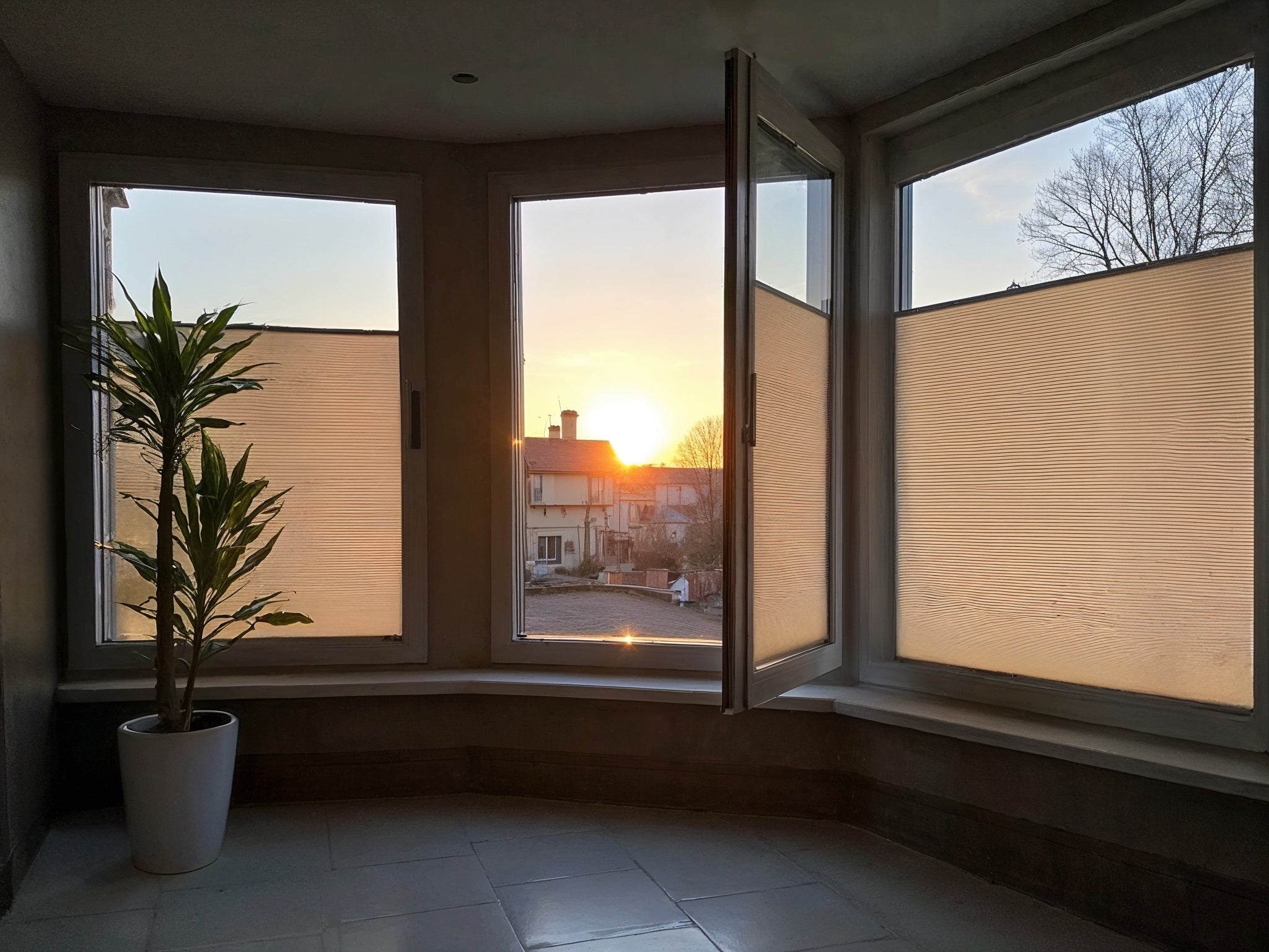 Sunroom with tilt and turn blinds